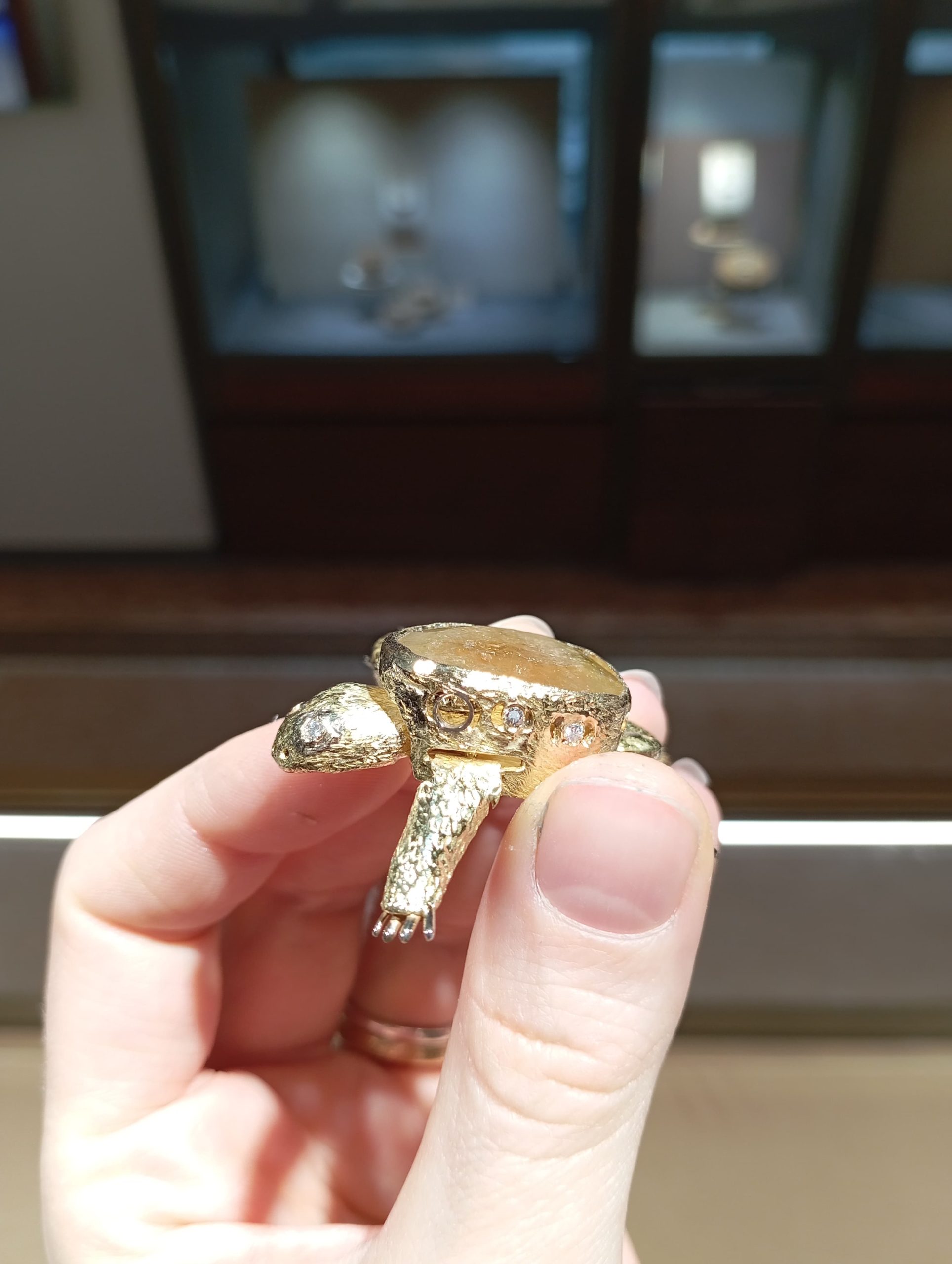 Collana tartaruga in oro 18kt con quarzo rutilato e diamanti